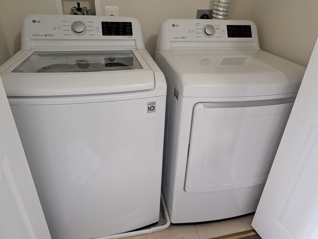 Building Photo - 124 Penwick Cir