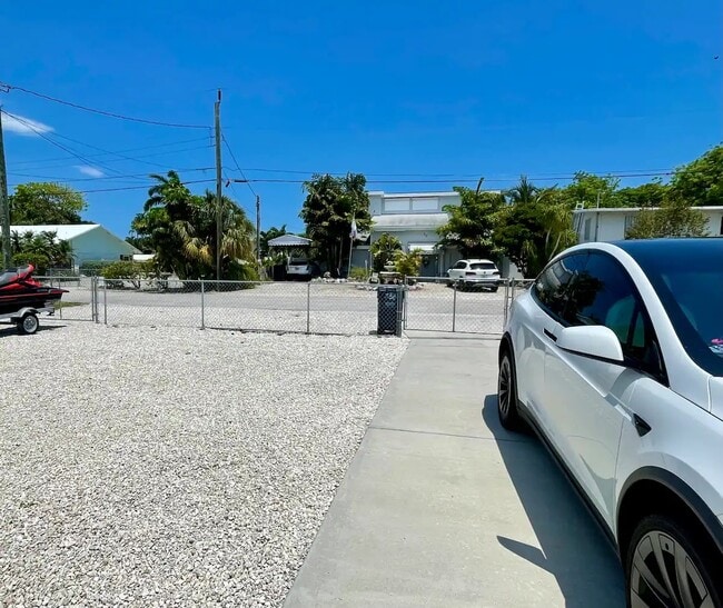 Building Photo - 237 2nd Rd