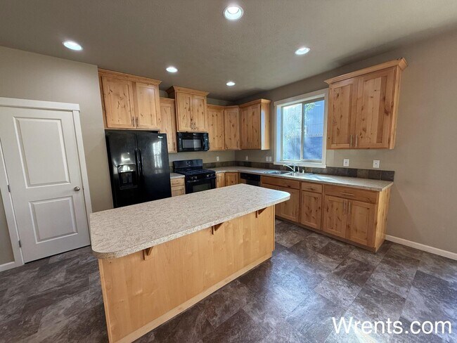 Building Photo - NEW Listing!! Beautiful home in Airway Heights 4 bed 2.5 bath