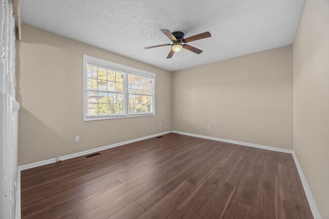 Building Photo - 735 Ashbrook Rd