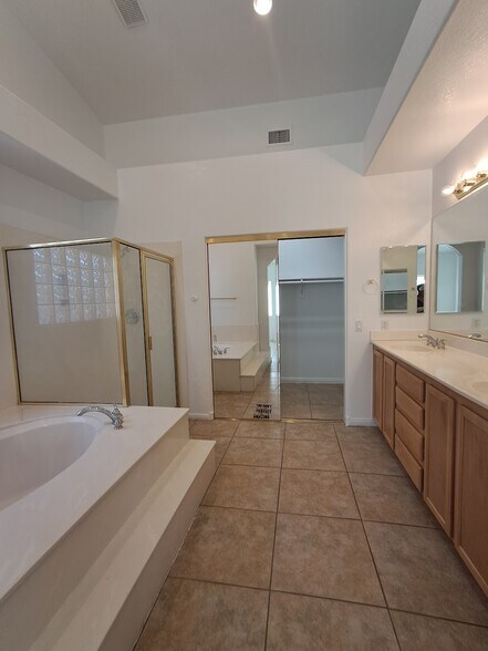 Building Photo - 2642 Sunday Grace Dr
