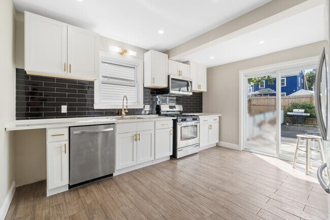 Building Photo - 24 Fremont St