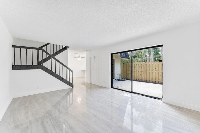 Building Photo - 1624 Forest Lakes Cir