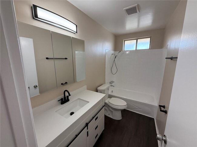 Building Photo - 256 Euclid Pl