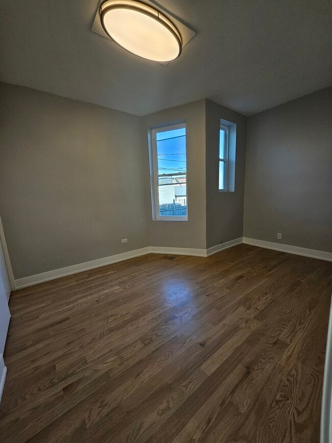 Building Photo - 901 N Francisco Ave