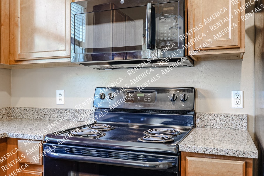 Building Photo - 3908 E Sabra Ln