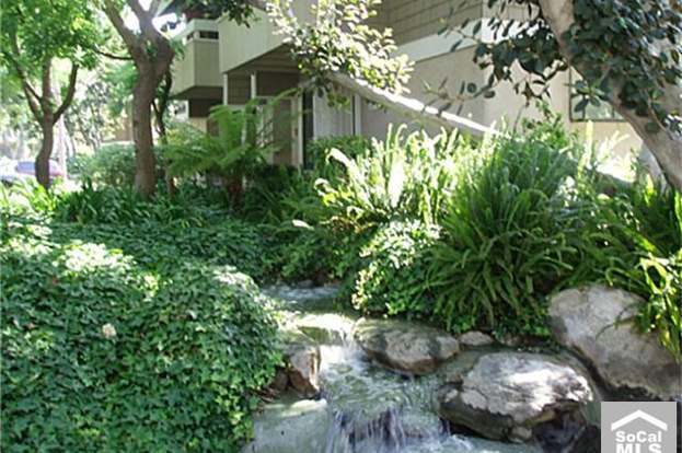 Building Photo - 21 Streamwood-