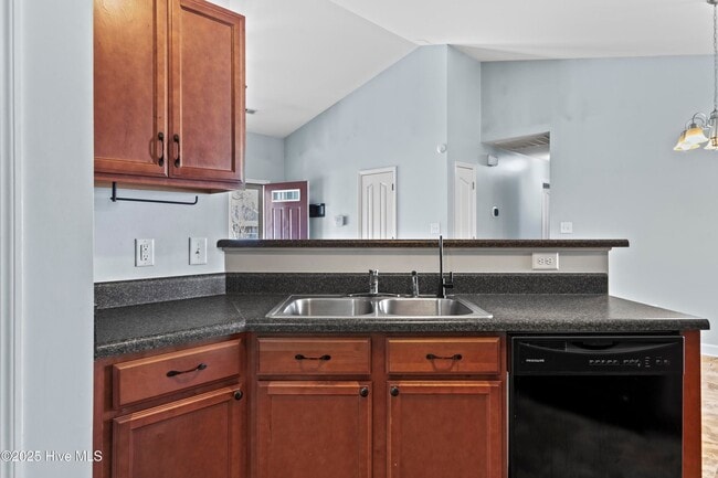 Building Photo - Charming Home in Woodbury Farms