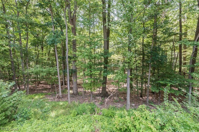 Building Photo - 7020 Carriage Hill Dr