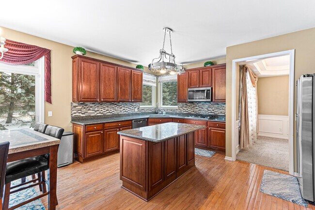 Building Photo - 49896 Parkside Dr