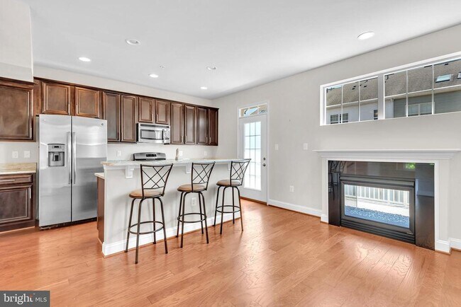 Building Photo - 617 S Cherry Grove Ave