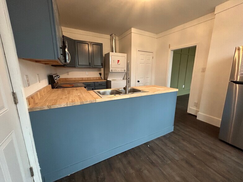 Building Photo - 1668 Memorial Ave