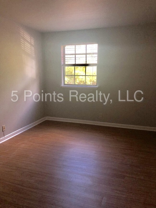 Building Photo - 420 Walton Ln