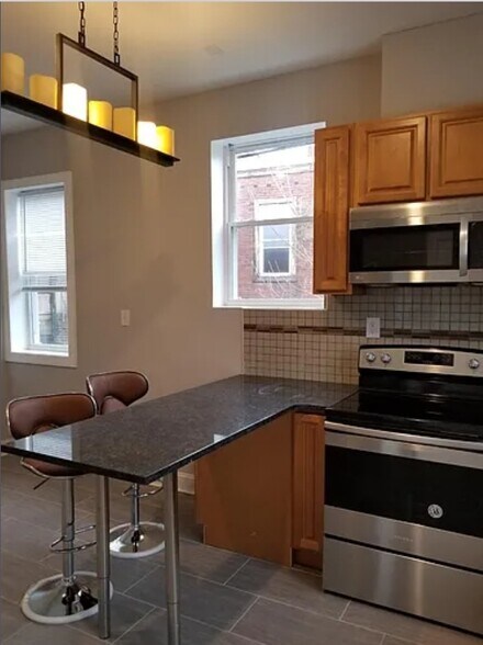 Building Photo - 718 S 51st St