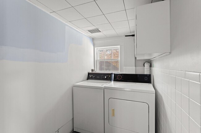 Building Photo - 80 Lafayette Rd