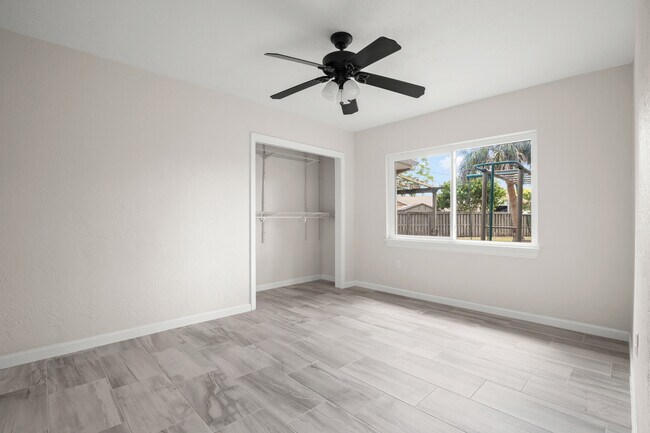 Building Photo - 693 Orange Blossom Dr