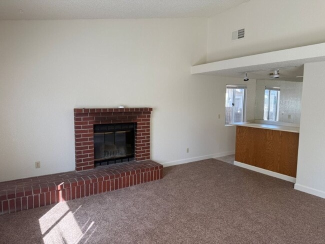 Building Photo - Browns Valley 3 Bedroom 2.5 Bath 2 Story w...