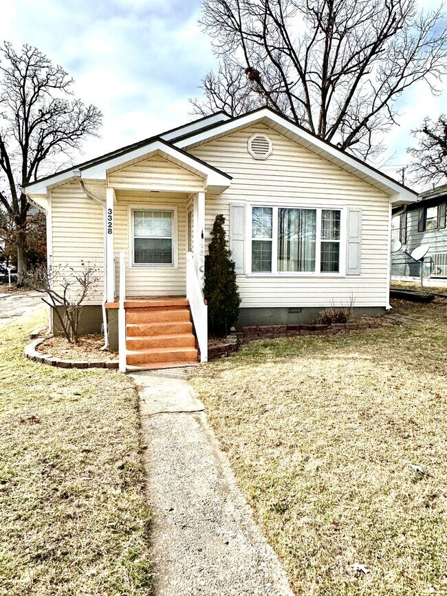 Primary Photo - NICE 3 BEDROOM 1 BATH IN S. JOPLIN-$1,095....