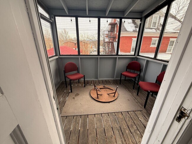 Building Photo - 110 N Gill St