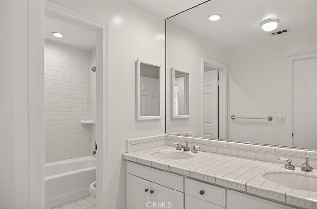 Building Photo - 978 Sandcastle Dr