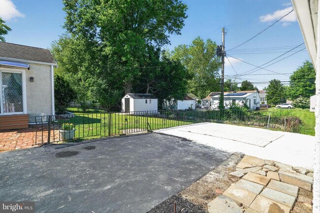 Building Photo - 137 Walker Ln