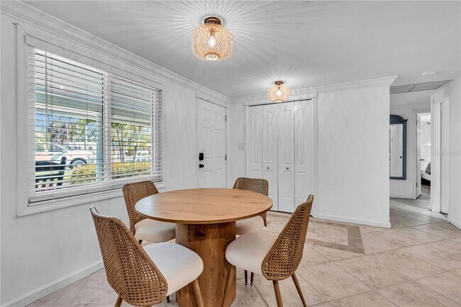 Building Photo - 6623 Glades Way