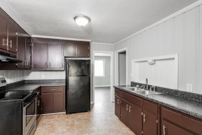 Building Photo - 311 E Dorchester Blvd