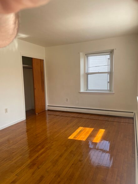 Building Photo - 37 S 6th Ave