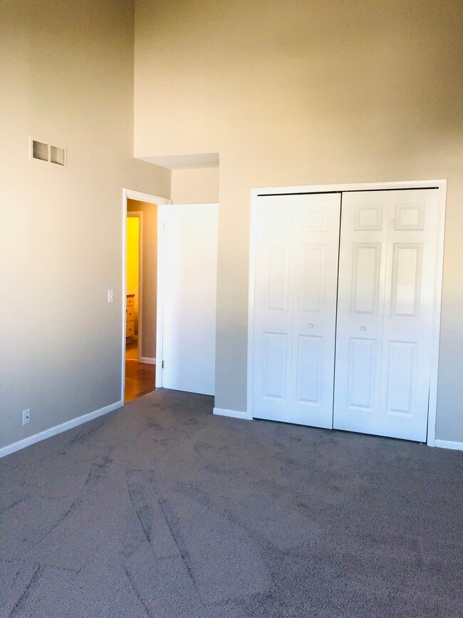 Bedroom 3 with vaulted ceiling - 2550 W Village Dr