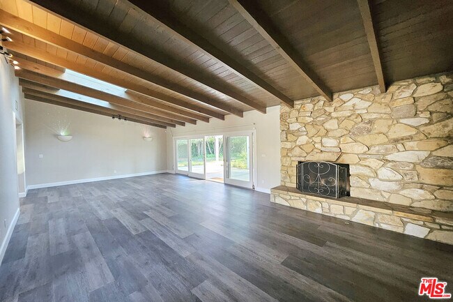 Building Photo - 23526 Dolorosa St