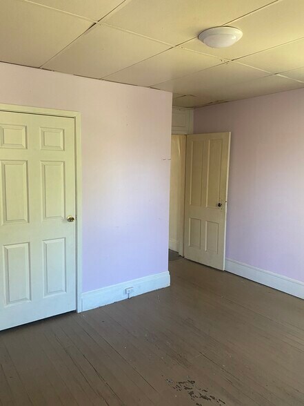 Rear bedroom towards hallway closet door - 362 E Markison Ave