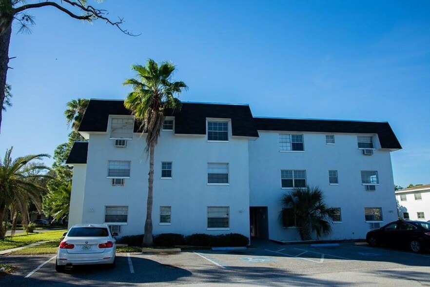 Building Photo - 1 Bed/1 Bath - Unit 206
