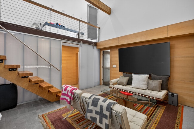 Building Photo - 219 Colton St