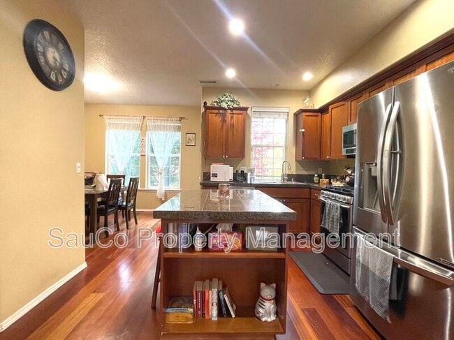 Building Photo - 6007 NE Alder St