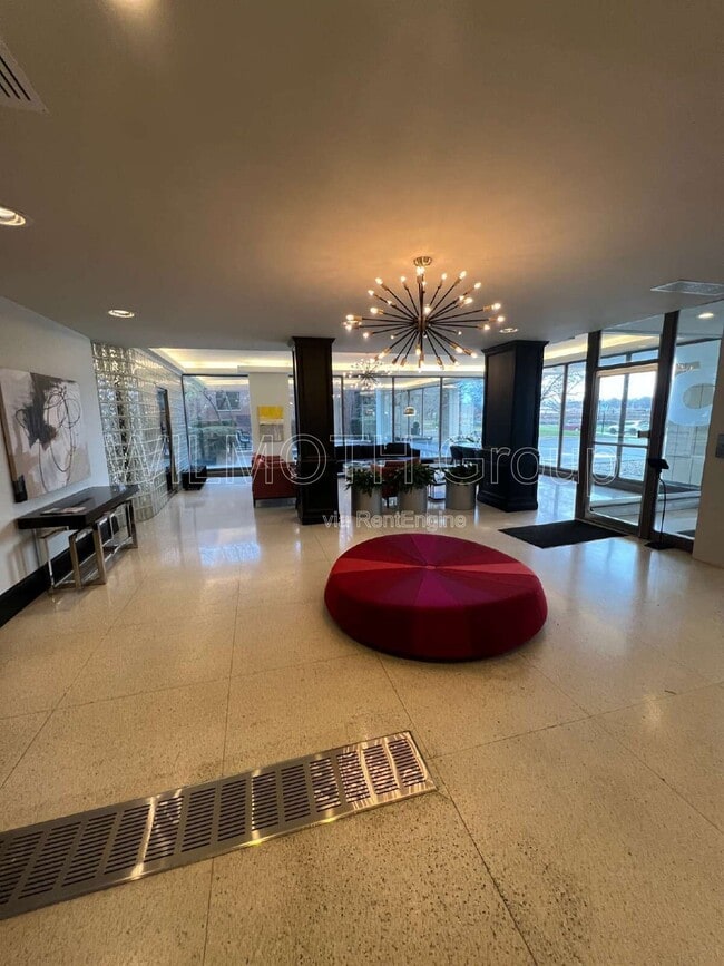 Building Photo - 3965 N Meridian St