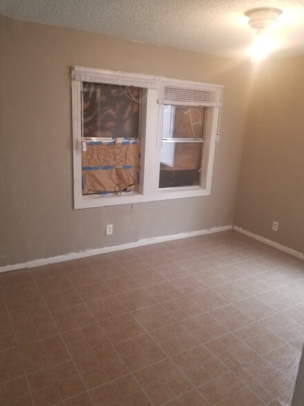 Building Photo - 230 e 52nd pl n