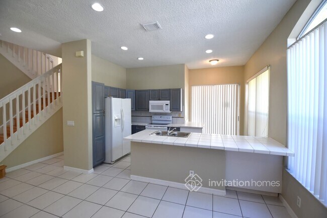 Building Photo - 4891 SW 35th Terrace