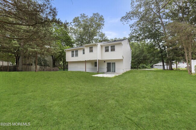 Building Photo - 741 Lakehurst Ave