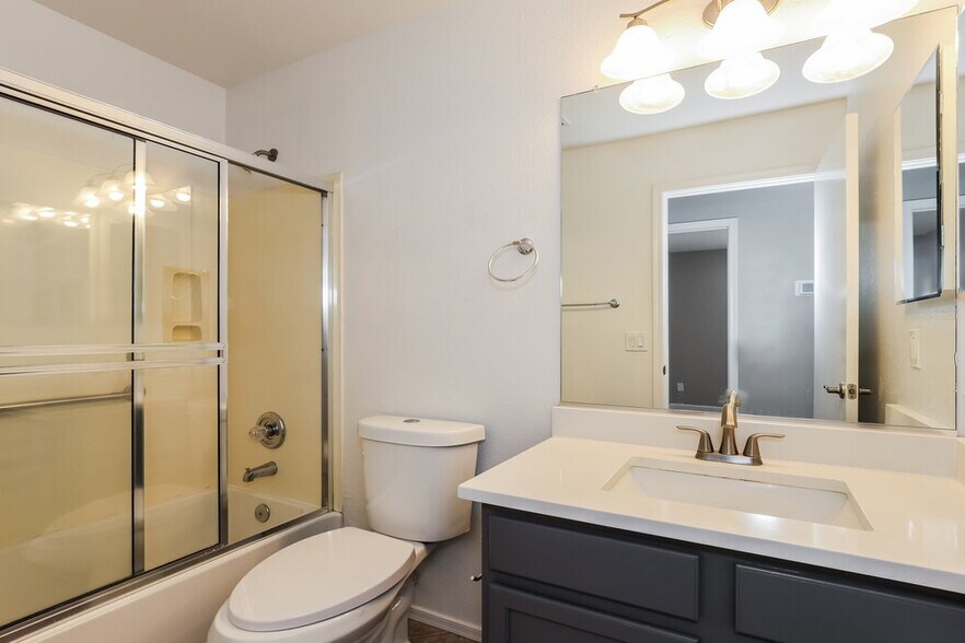 Building Photo - 2267 E Arabian Dr