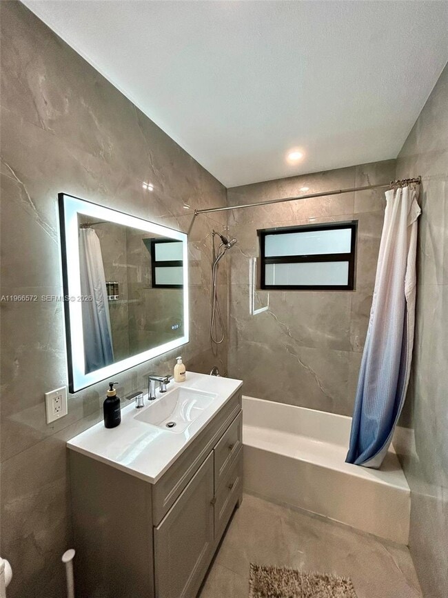 Building Photo - 2631 Roosevelt St