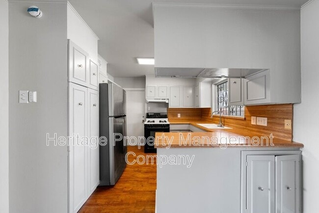 Building Photo - 303 Marquis Ln