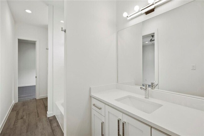 Building Photo - 2407 Douglas Ave