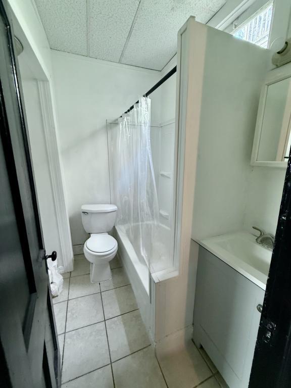 Building Photo - 7 W Hollister St