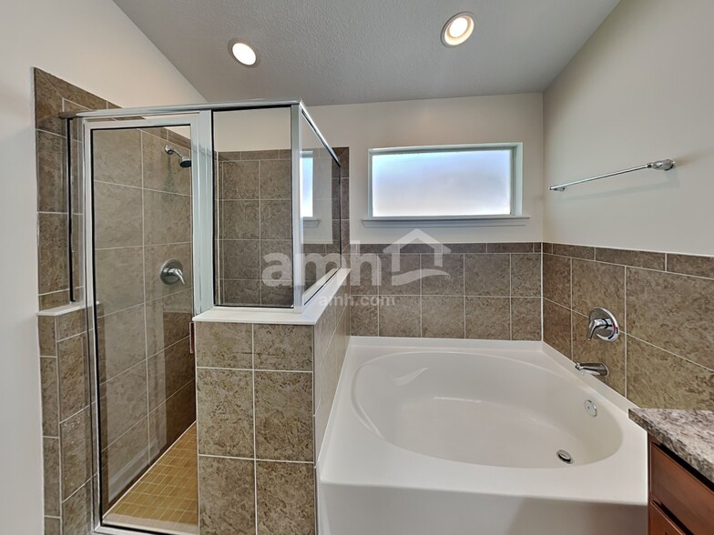 Building Photo - 351 N Twin Maple Rd