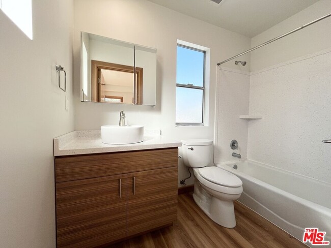 Building Photo - 503 N San Vicente Blvd