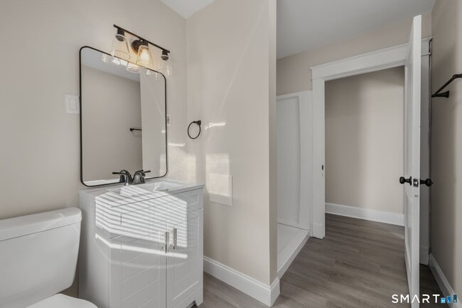 Building Photo - 113 Pequot Ave