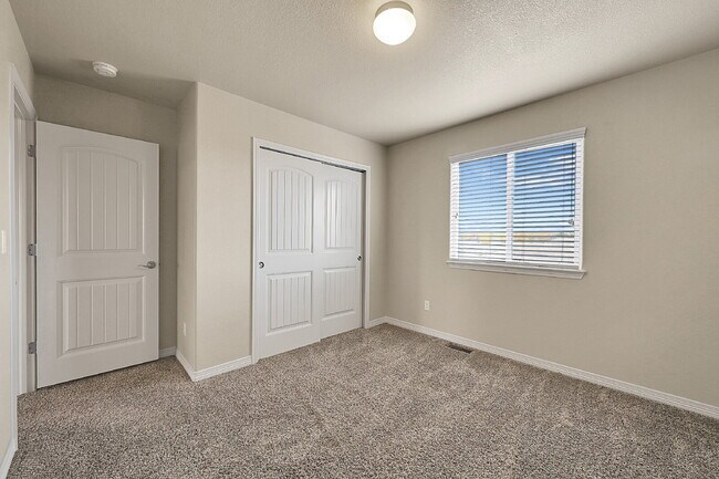 Building Photo - $2,145.00, 4-bed, 2.5-bath located in Colo...
