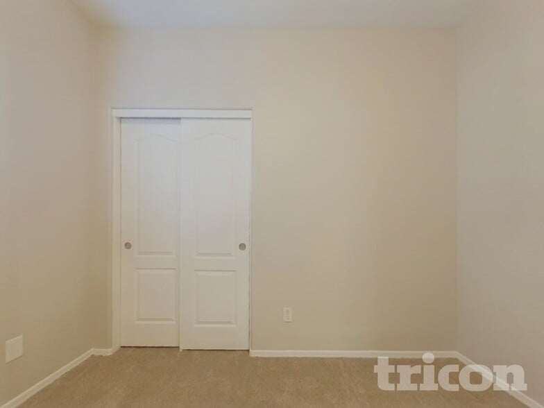 Building Photo - 11638 W Jackson St