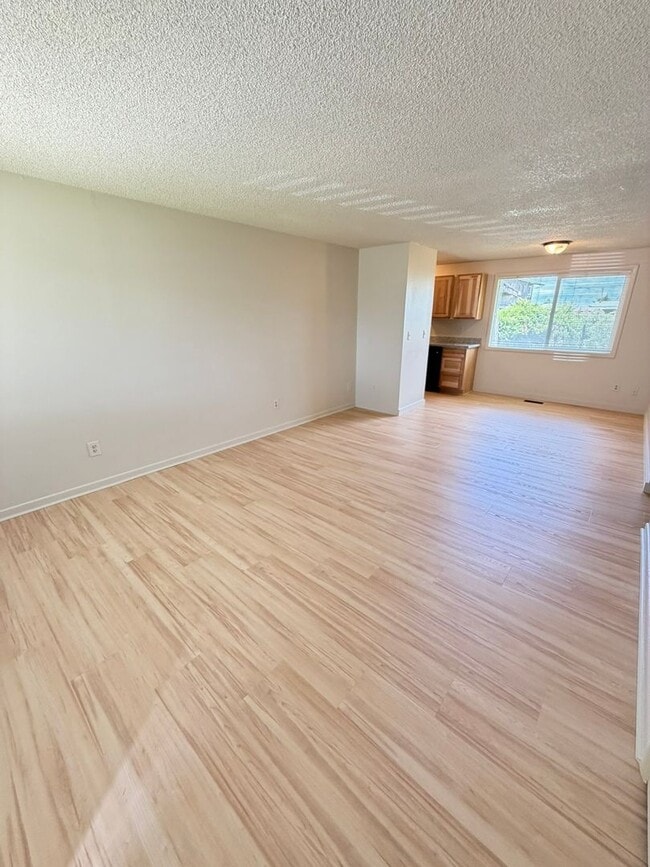 Building Photo - Newly Remodeled 2 Bedroom with Fenced yard!