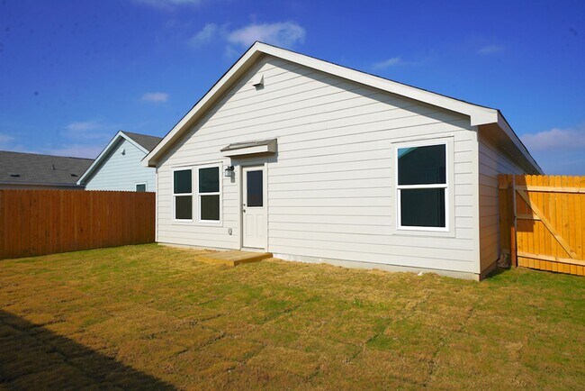 Building Photo - Gorgeous like-new home Available for Rent in Converse! Realtor Commission: $500